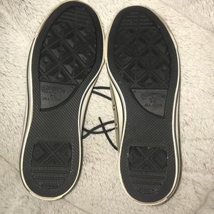 Converse Shoes - 🌸SOLD🌸LIKE NEW Converse suede-like material Converse Shoes - 🌸SOLD🌸LIKE NEW Converse suede-like material